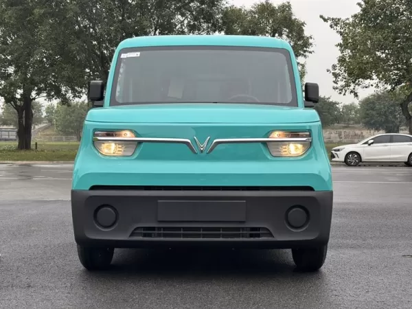 Dịch vụ thay kính chắn gió xe Vinfast EC Van tận nơi